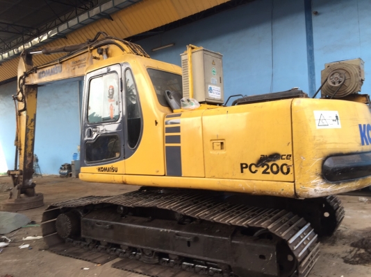 ขายค่ะ Komatsu PC200-6 รถพร้อมใช้งาน  เครื่องปั้มเช็คใหม่  ใบแทรค 80 ช่วงล่างสวย ไฟฟ้าครบ