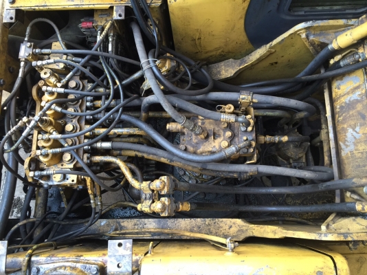 ขายค่ะ Komatsu PC200-6 รถพร้อมใช้งาน  เครื่องปั้มเช็คใหม่  ใบแทรค 80 ช่วงล่างสวย ไฟฟ้าครบ