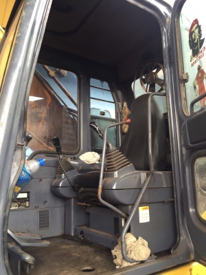 ขายค่ะ Komatsu PC200-6 รถพร้อมใช้งาน  เครื่องปั้มเช็คใหม่  ใบแทรค 80 ช่วงล่างสวย ไฟฟ้าครบ