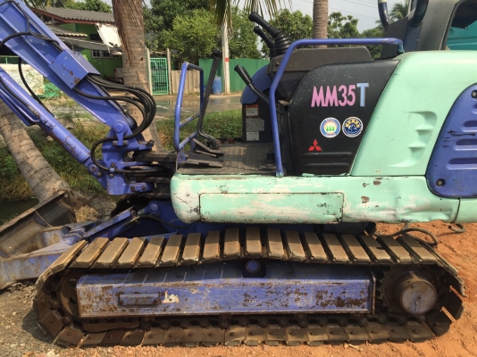 ขายค่ะรถขุดเล็กนำเข้าจากญี่ปุ่น  Mitsubishi  MM35T  แทรคเหล็ก มีใบมีดดัน มีลายหัวกระแทก ใช้งานน้อย 2000 กว่าชม.