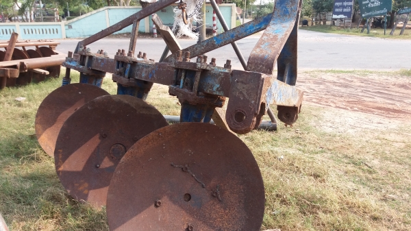 หางสี่กระทู้สามใส่รถไถฟอร์ด