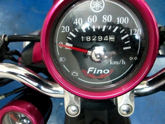 fino เกร์แยก สีชมพูดำ รุ่นคาร์บู เครื่องเดิมๆ สภาพกลางๆ สีสวยไม่เคยล้ม ค่าตัวไม่แพง แถม 3 ราการ 17900