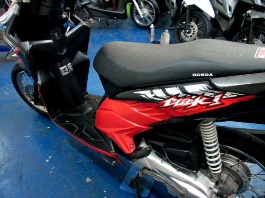 CLICK 110i สีดำแดง ลายสตีท รถบ้านมีเล่มพร้อมโอน รถเครื่องดีประหยัดนํ้ามัน  ฟรีโอนแถม 4 รายการ 19900