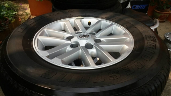 ล้อ toyota champ ขอบ 17 พร้อมยางปี 13 ชุดล่ะ 13500