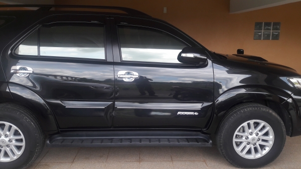 ฟอร์จูนเนอร์ 3.0 D4D VN Turbo Fulltime4WD ปี 2011 ยางใหม่ ไมล์น้อย