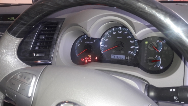 ฟอร์จูนเนอร์ 3.0 D4D VN Turbo Fulltime4WD ปี 2011 ยางใหม่ ไมล์น้อย