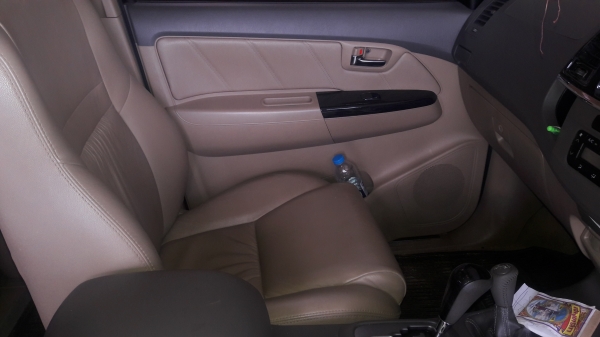 ฟอร์จูนเนอร์ 3.0 D4D VN Turbo Fulltime4WD ปี 2011 ยางใหม่ ไมล์น้อย