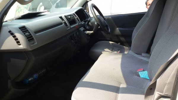 Toyota Hiace ตู้ทึบพร้อมใช้ Toyota Hiace ตู้ทึบพร้อมใช้