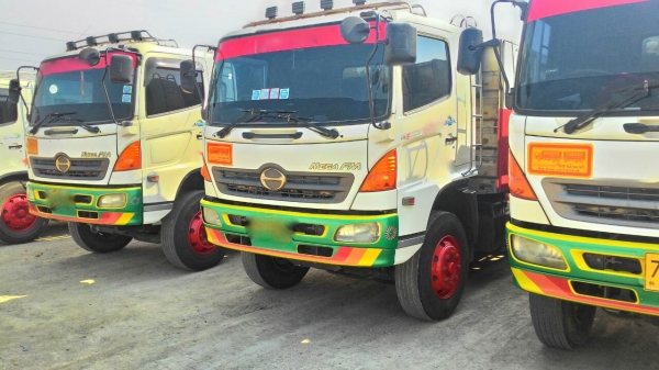 รถฮีโน่ 10 ล้อดั้ม  320 แรงม้า. ปี 52.  ( ขาย แม่,ลูก. ) , ( มี ขาย 10 พ่วง. )     สนใจติดต่อ  081 - 6079515