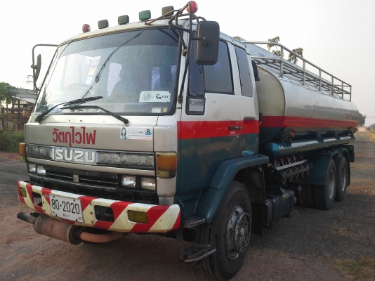 ISUZU 10ล้อ เพลาเดียว ถังน้ำมัน เครื่อง195แรง สภาพสวย ยางดี 10เส้น  เครื่องดี ครัทซีสวย ขาย 850,000 บาท ศุภากร  081-1903107 ,081-4252943
