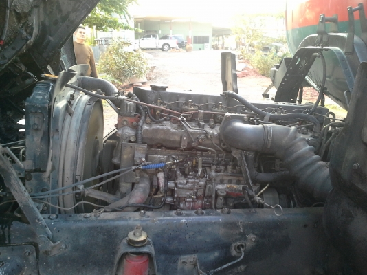 ISUZU 10ล้อ เพลาเดียว ถังน้ำมัน เครื่อง195แรง สภาพสวย ยางดี 10เส้น  เครื่องดี ครัทซีสวย ขาย 850,000 บาท ศุภากร  081-1903107 ,081-4252943