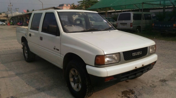 อีซูซุ4ประตูโฟวิน