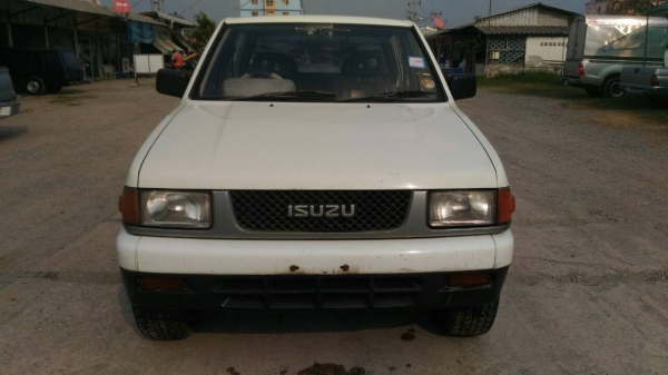 อีซูซุ4ประตูโฟวิน