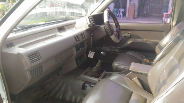 อีซูซุ4ประตูโฟวิน