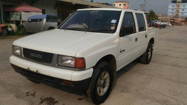 อีซูซุ4ประตูโฟวิน