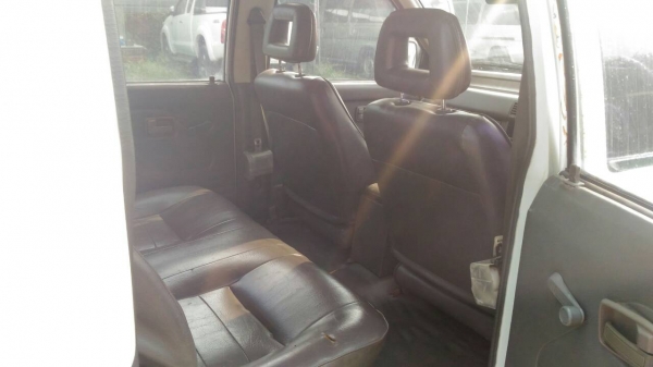 อีซูซุ4ประตูโฟวิน