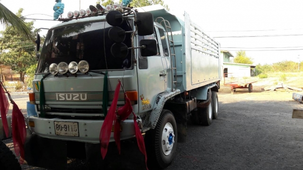 สิบล้อ อีซูชุ FXZ32 NFY 240นางฟ้า ดั้ม 2เพาใหญ่ สภาพดีสวยเดิมพร้อมใช้  ทะเบียนพร้อมโอน