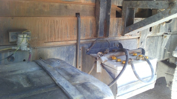 รถมิตซู 10 ล้อดั้ม FN516  เปลื่ยนเครื่อง 185 แรงม้า.   สนใจติดต่อ  081 - 6079515