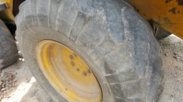 ขายรถตักล้อยาง JCB เลี้ยวเอวอ่อน ตักใส่รถ 10 ล้อถึงรถลานปาล์ม ราคา 200000