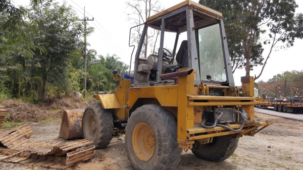ขายรถตักล้อยาง JCB เลี้ยวเอวอ่อน ตักใส่รถ 10 ล้อถึงรถลานปาล์ม ราคา 200000