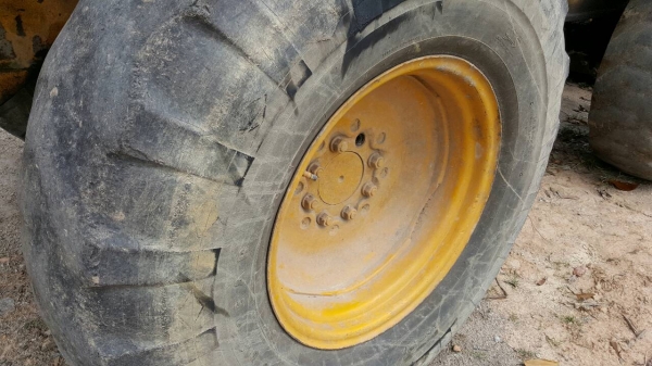 ขายรถตักล้อยาง JCB เลี้ยวเอวอ่อน ตักใส่รถ 10 ล้อถึงรถลานปาล์ม ราคา 200000