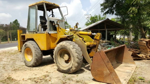 ขายรถตักล้อยาง JCB เลี้ยวเอวอ่อน ตักใส่รถ 10 ล้อถึงรถลานปาล์ม ราคา 200000