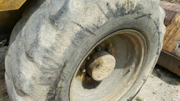 ขายรถตักล้อยาง JCB เลี้ยวเอวอ่อน ตักใส่รถ 10 ล้อถึงรถลานปาล์ม ราคา 200000