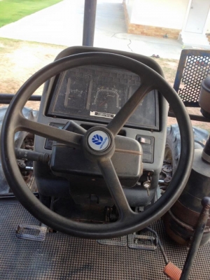 ขายรถไถ New holland TS90 รุ่นกลองใหญ่ ราคา 850,000 โทร 081-6000084