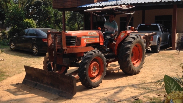 ขายรถไถ KUBOTA M5000 เครื่องดี สภาพสวยเดิมๆ ( ราคา 278,000 บาท ) (มีภาพวีดีโอ) พร้อมอุปกรณ์ 2 รายการ ขายรถไถ KUBOTA M5000 เครื่องดี สภาพสวยเดิมๆ ( ราคา 278,000 บาท ) (มีภาพวีดีโอ) พร้อมอุปกรณ์ 2 รายการ