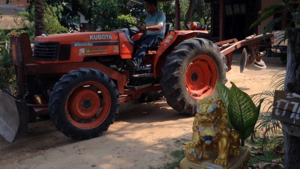 ขายรถไถ KUBOTA M5000 เครื่องดี สภาพสวยเดิมๆ ( ราคา 278,000 บาท ) (มีภาพวีดีโอ) พร้อมอุปกรณ์ 2 รายการ