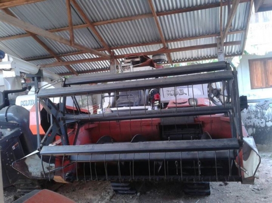 ขายรถเกี่ยวข้าว DC 60 PLUS  นิ้วสปริง ปี 54  ราคา  300,000 บาท