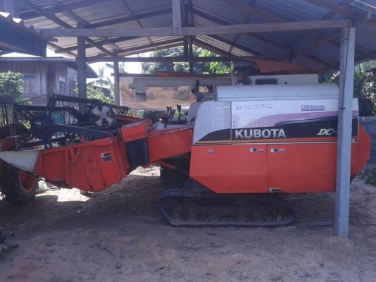 ขายรถเกี่ยวข้าว DC 60 PLUS  นิ้วสปริง ปี 54  ราคา  300,000 บาท