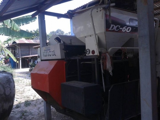 ขายรถเกี่ยวข้าว DC 60 PLUS  นิ้วสปริง ปี 54  ราคา  300,000 บาท