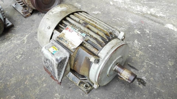 Sell>> มอเตอร์ Mitsubishi Japan 2 HP. 380V. 6 POLE. 940 RPM. TYPE SF-J รอบช้าตัวเจแปนรุ่นทน ยอดนิยมใช้ยาวๆสบายใจครับ.