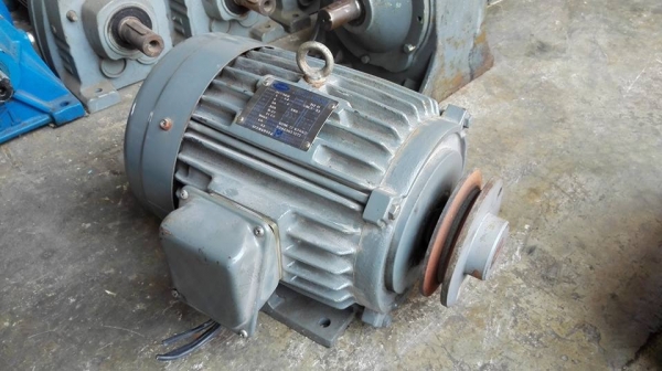 Sell>> มอเตอร์ Carrier 5 HP. 380V. 1440 RPM. สภาพใหม่วิ่งเงียบพร้อมใช้งาน.