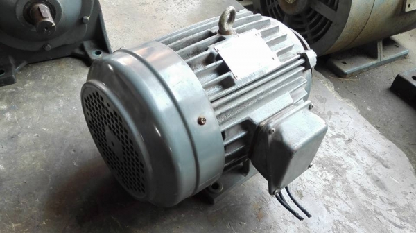 Sell>> มอเตอร์ Carrier 5 HP. 380V. 1440 RPM. สภาพใหม่วิ่งเงียบพร้อมใช้งาน.