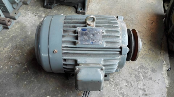 Sell>> มอเตอร์ Carrier 5 HP. 380V. 1440 RPM. สภาพใหม่วิ่งเงียบพร้อมใช้งาน.