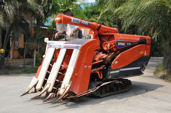 ขายรถเกี่ยว นวดข้าวKUBOTA R1-30 ดีเซล4สูบ 30แรง สวยเดิมจากญี่ปุ่น 139,000เท่านั้น!!