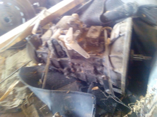 ขายเกียร์isuzuมากับเครื่อง6HE1. 195แรงครับ