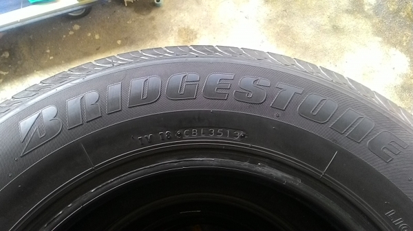 ยาง215-70-15 บริสโตน ชุด4เส้น 2500บาท