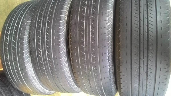 ยาง215-70-15 บริสโตน ชุด4เส้น 2500บาท