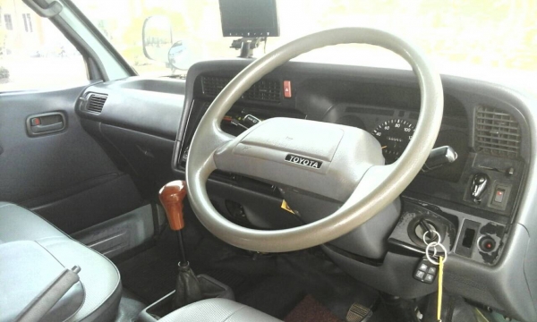 ขายรถตู้ Toyota Hiace ปี94