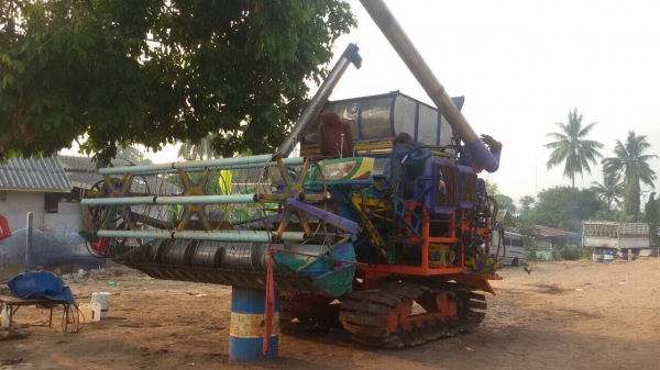 ขาย320,000 รถเกี่ยวไทยเส็งยนต์อุ้ม2.5ตัน เครื่องมิสซู 6D17-220แรงปั้มไดกิ้น23เดิน10HT