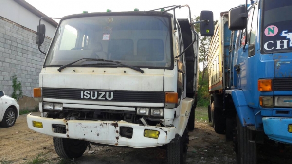 ขออนุญาติขายรถ6 ล้อดั้ม165  แรงรถห้างแท้ยาง9  ราคา 430000 สนใจติดต่อ  0853224877-=0988930465