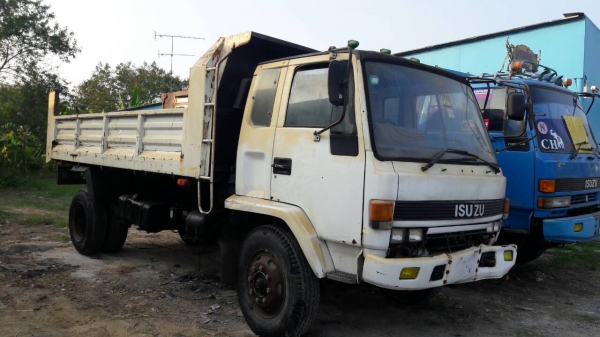 ขออนุญาติขายรถ6 ล้อดั้ม165  แรงรถห้างแท้ยาง9  ราคา 430000 สนใจติดต่อ  0853224877-=0988930465