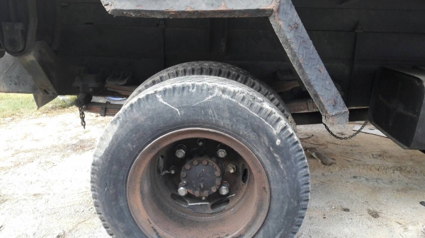 ขออนุญาติขายรถ6 ล้อดั้ม165  แรงรถห้างแท้ยาง9  ราคา 430000 สนใจติดต่อ  0853224877-=0988930465