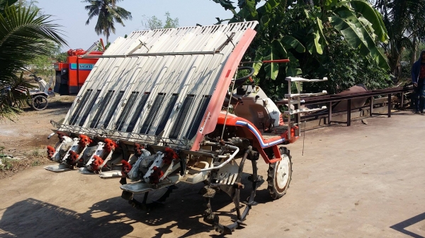 รถดำนานั่งขับ KUBOTA  รุ่น SPA5  เก่าญี่ปุ่น   ดำนา 5 แถว สภาพสวย เครื่องยนต์ติดง่าย สภาพสวยพร้อมใช้งาน