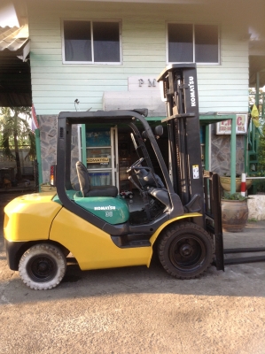 +++ ขายโฟล์คลิฟท์  KOMATSU FD30-16  ขนาด  3  ตัน  เครื่องยนต์ดีเซล  เสา  4  เมตร  เกียร์ธรรมดา  งา 1,070  มม.  ยางตัน