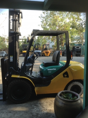 +++ ขายโฟล์คลิฟท์  KOMATSU FD30-16  ขนาด  3  ตัน  เครื่องยนต์ดีเซล  เสา  4  เมตร  เกียร์ธรรมดา  งา 1,070  มม.  ยางตัน
