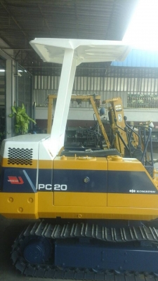 รถขุด Komatsu PC20-6 มือสองนำเข้าจากญี่ปุ่น ทำสีใหม่ พร้อมใช้งาน